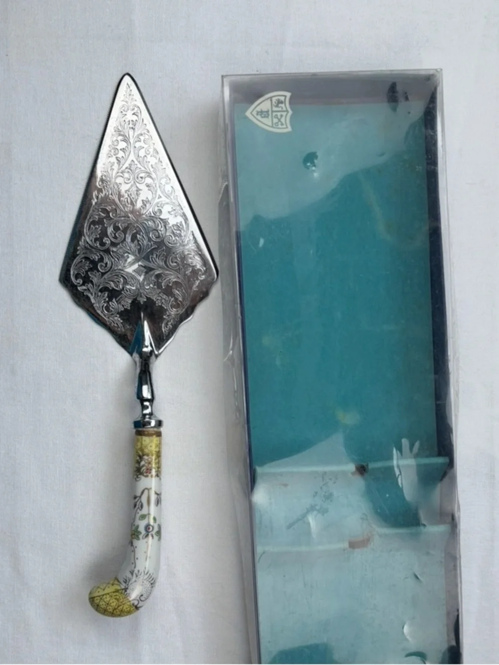 VTG Italian Silver Plated Cake Server Ornate Etched Blade Porcelain Handle w/Box